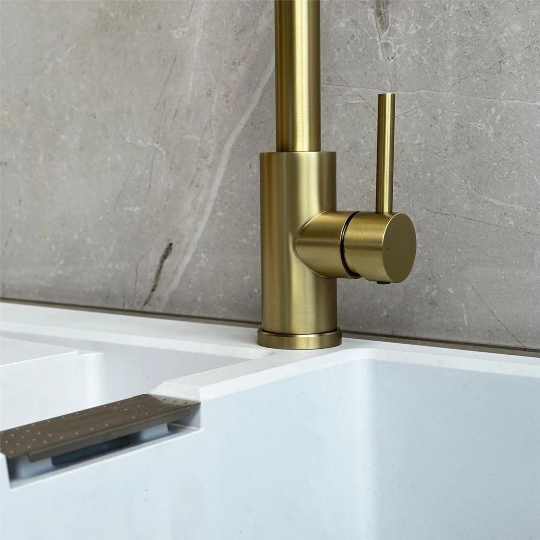 Luquicina LE595BR – Grifo mezclador de cocina de latón cepillado con resorte y rociador extraíble 