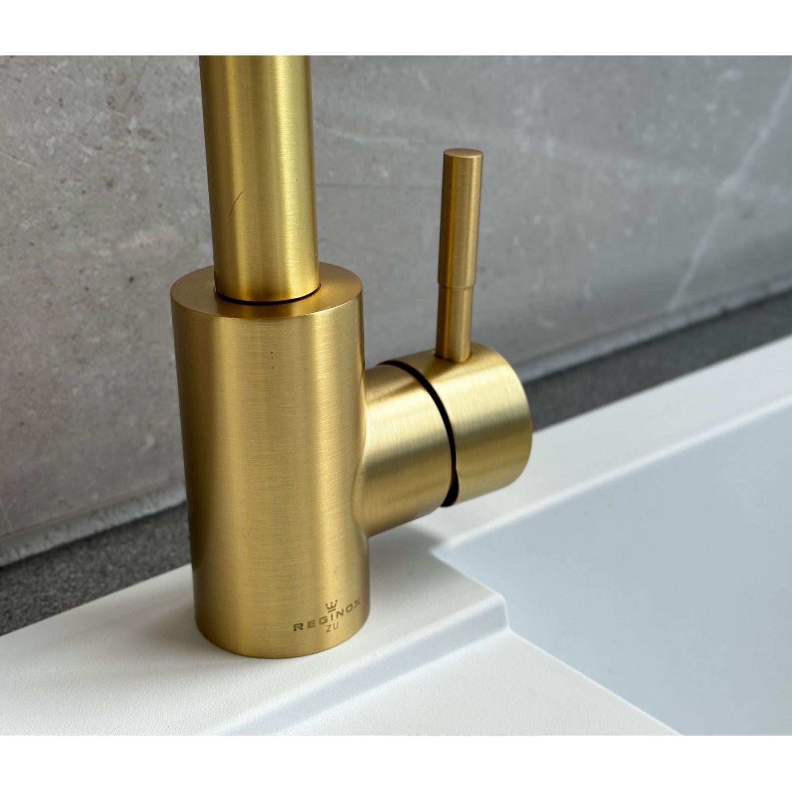Reginox TARAVO BG – Grifo monomando de cocina de cuello de cisne en oro cepillado 