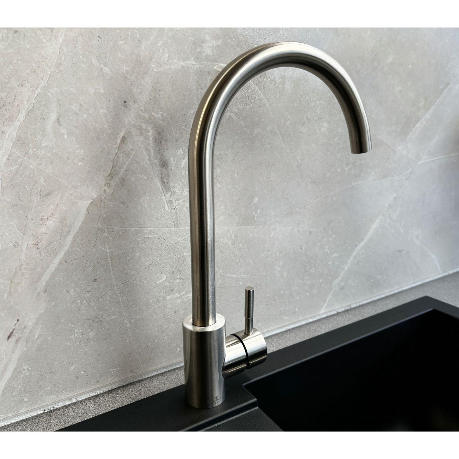 Reginox TARAVO BN – Grifo monomando de cocina de cuello de cisne en níquel cepillado 