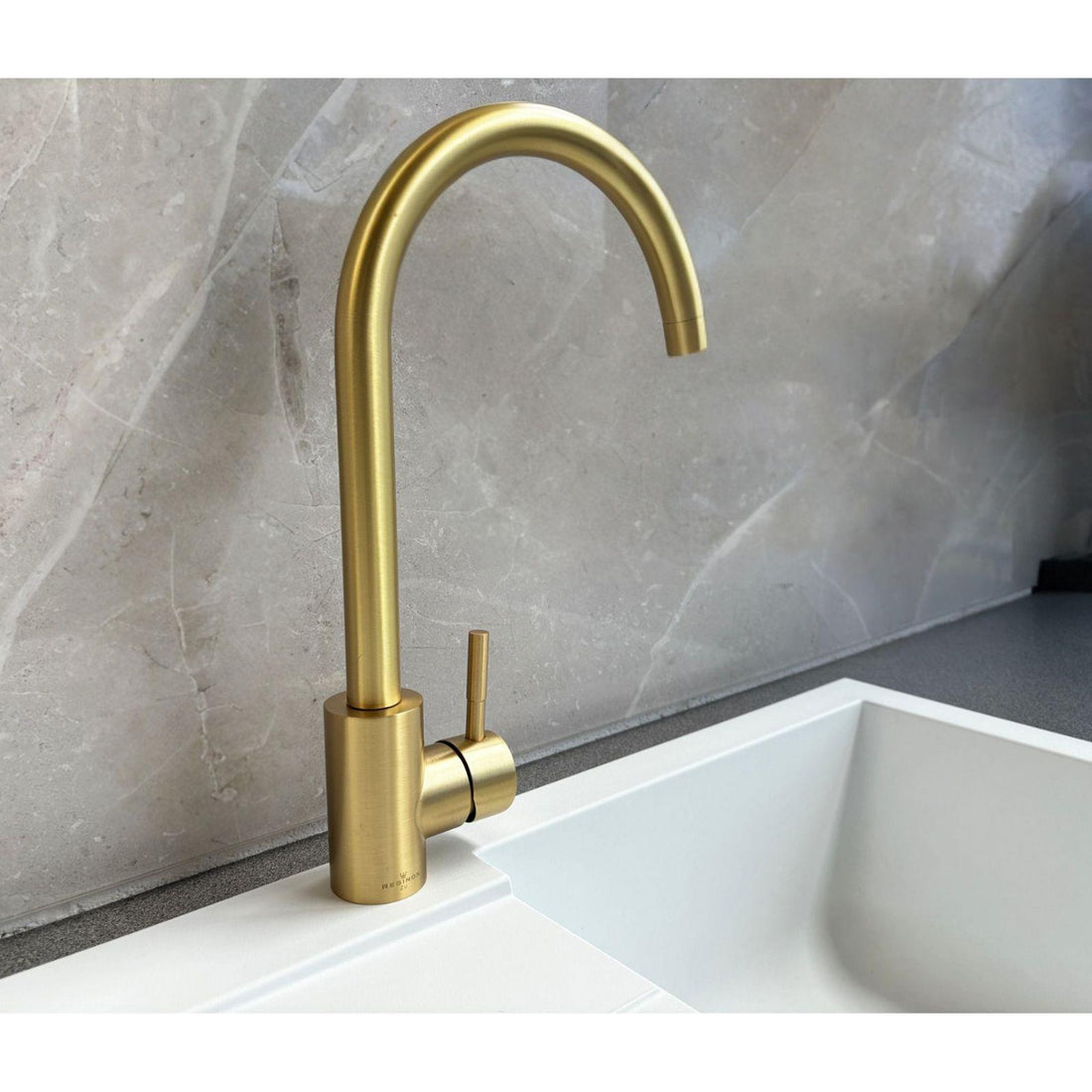 Reginox TARAVO BG – Grifo monomando de cocina de cuello de cisne en oro cepillado 