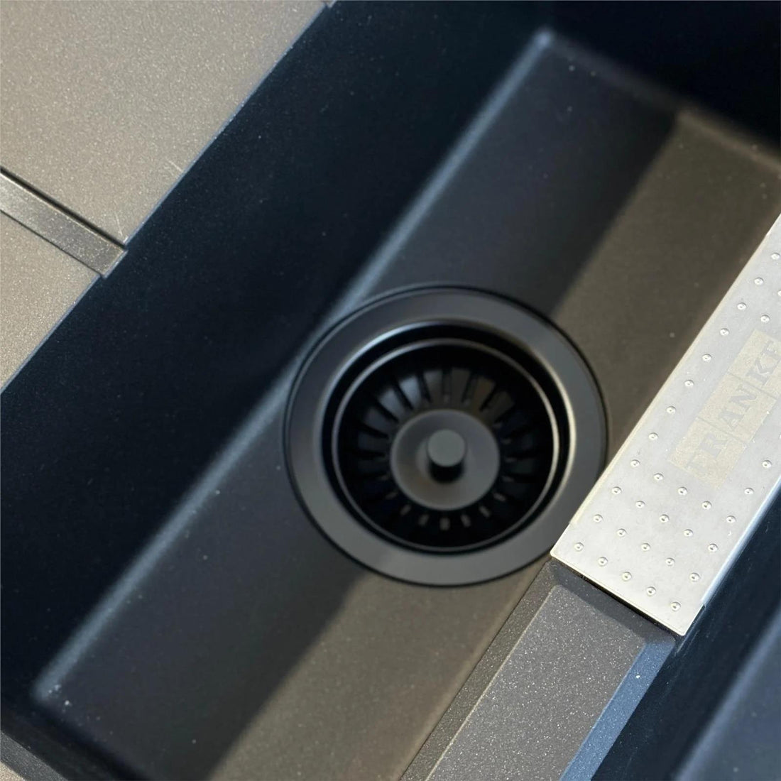 Luquicina LED1MB – Cesta de desagüe para fregadero de cocina de acero inoxidable negro mate 