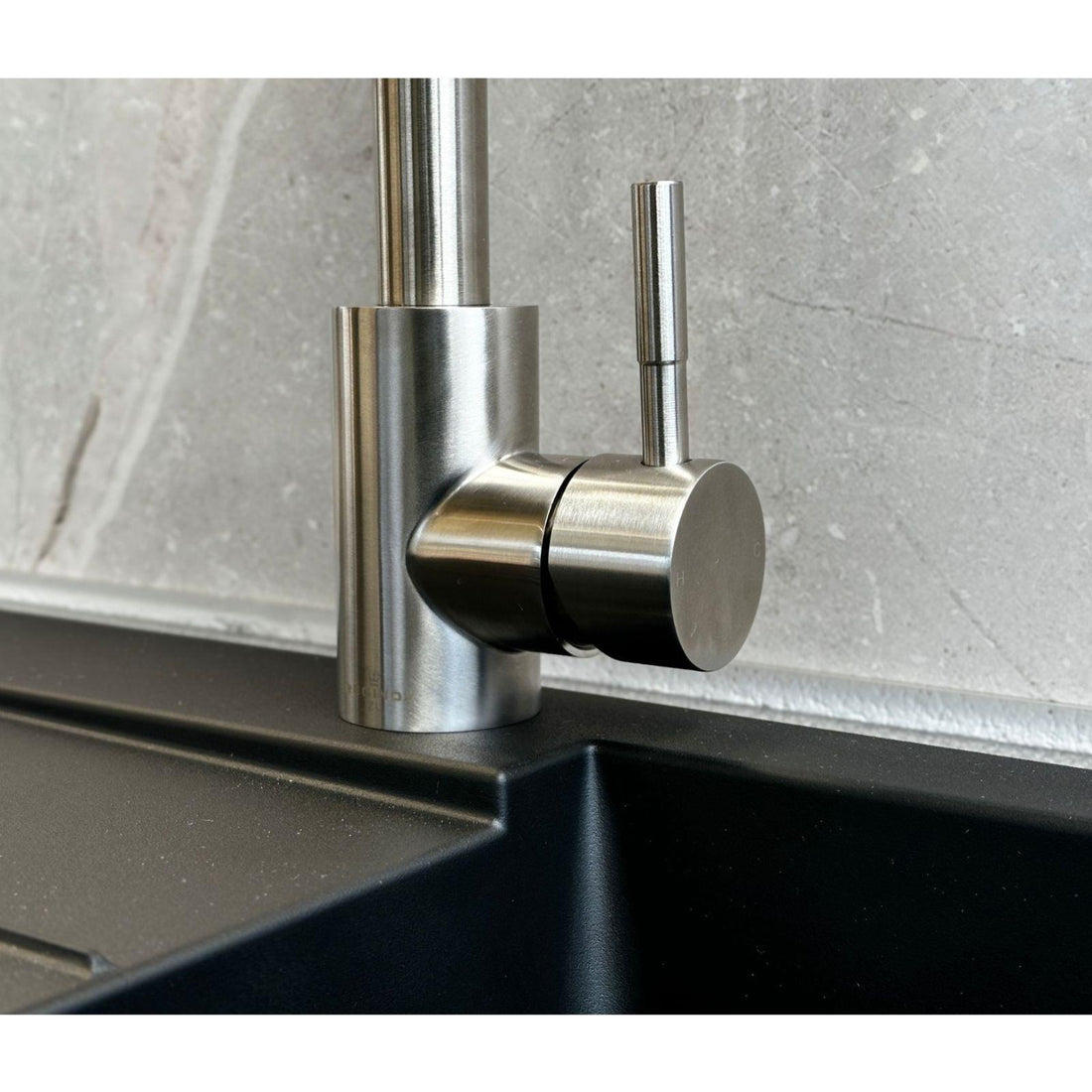 Reginox TARAVO BN – Grifo monomando de cocina de cuello de cisne en níquel cepillado 