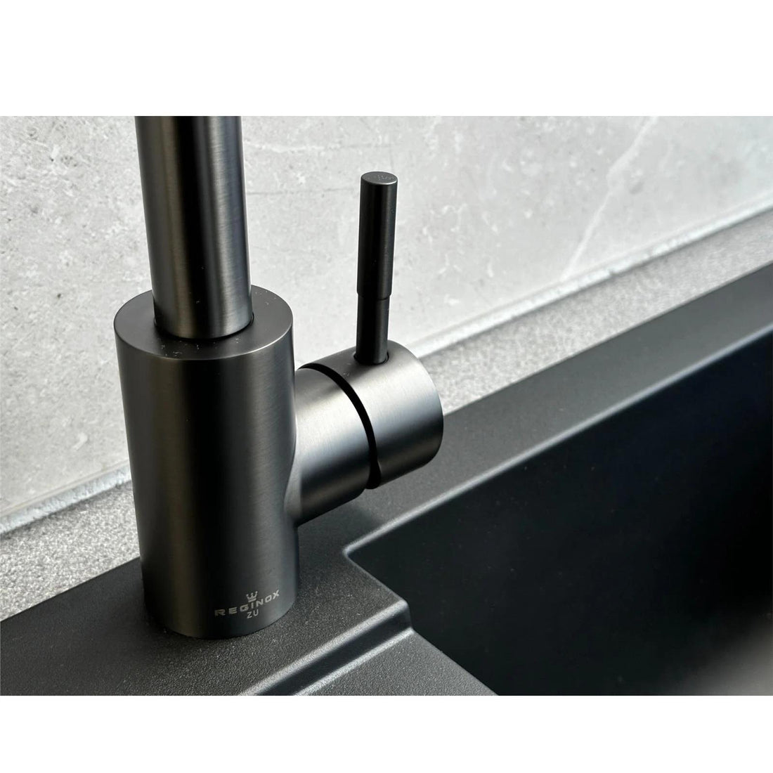 Reginox TARAVO GM – Grifo monomando de cocina de cuello de cisne en bronce 