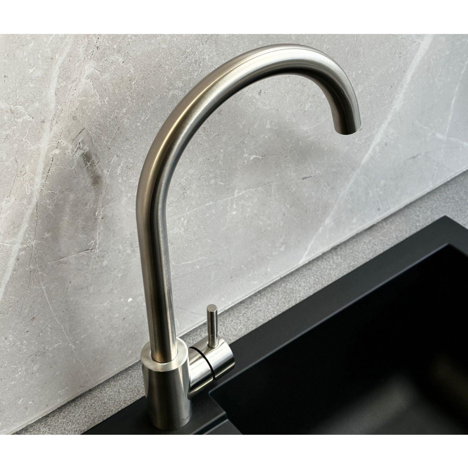 Reginox TARAVO BN – Grifo monomando de cocina de cuello de cisne en níquel cepillado 
