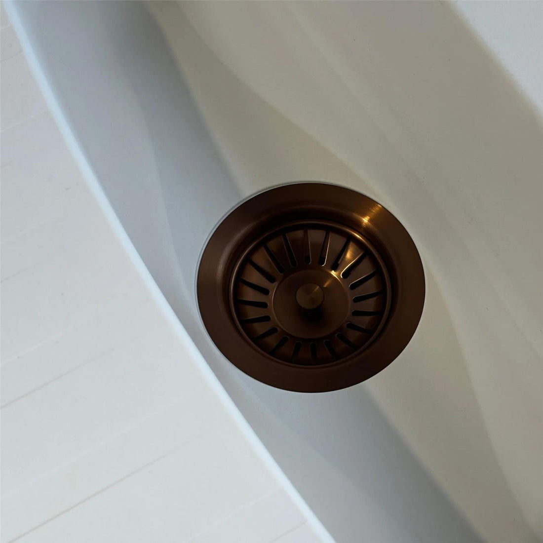 Luquicina LED2CP – Colador de desagüe para fregadero de cocina de acero inoxidable y cobre satinado con rebosadero